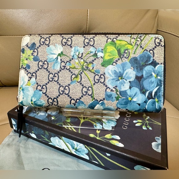 SOLD ❌ GG Supreme Monogram Blue Blooms Zip Around Wallet - Picture 3 of 7